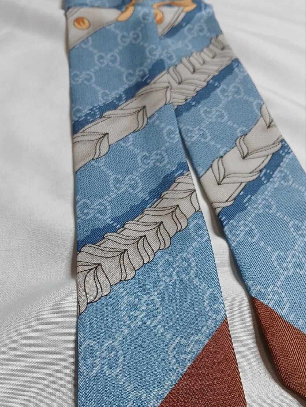 Gucci Blue Silk Twilly with Brown Tip and Equestrian Motif - Picture 2 of 3